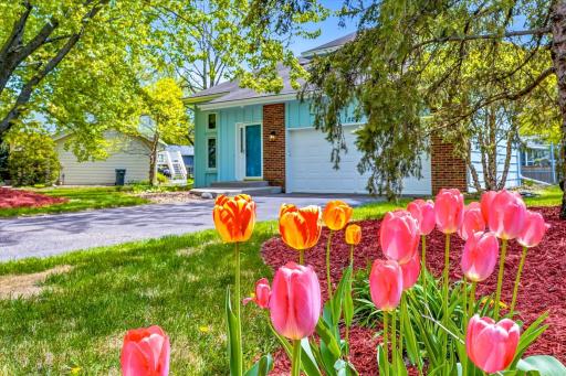 10247 Nottingham Trail, Eden Prairie, MN 55347