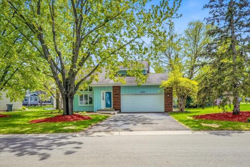 10247 Nottingham Trail, Eden Prairie, MN 55347