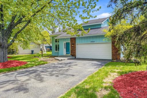 10247 Nottingham Trail, Eden Prairie, MN 55347