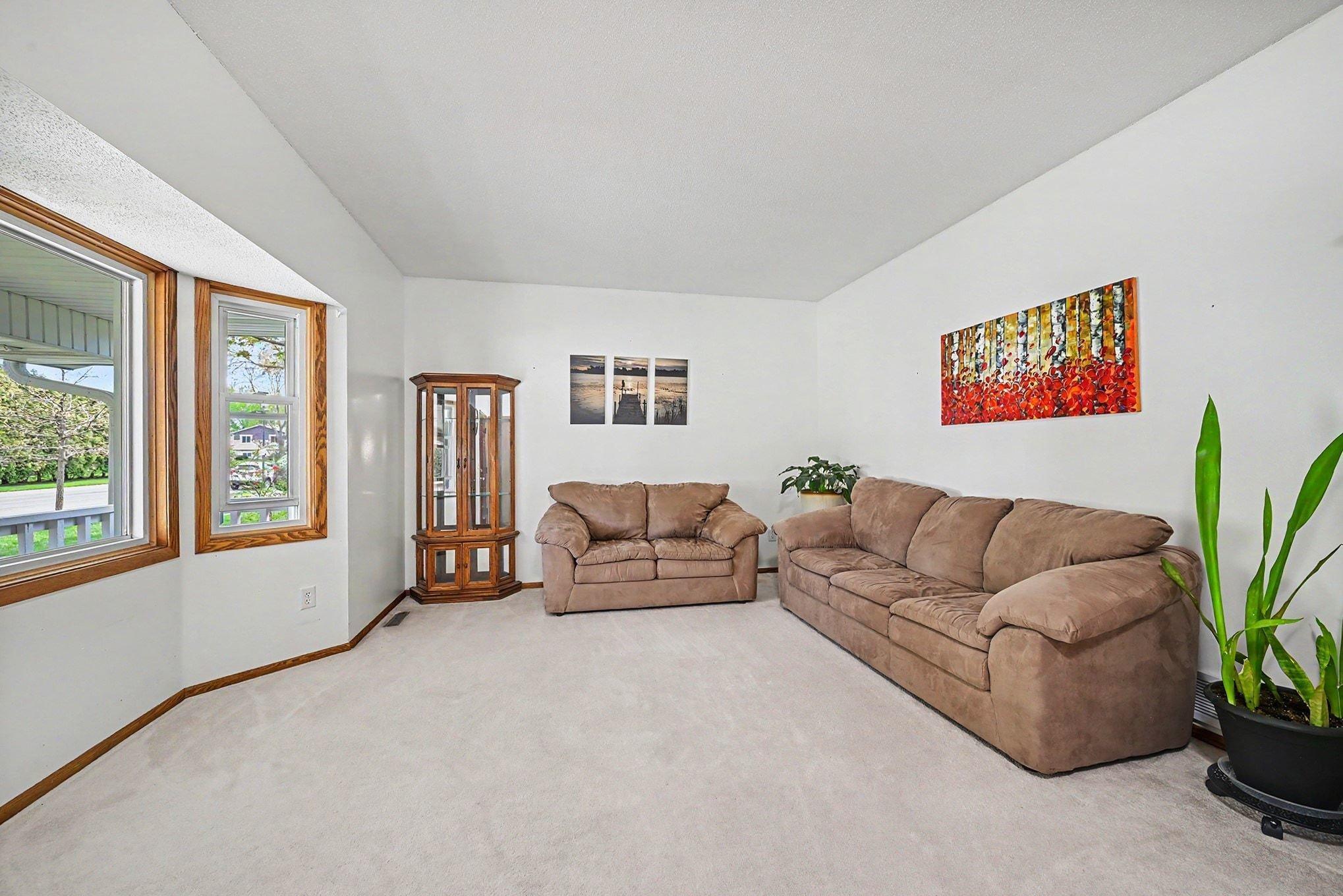 Formal main floor living room off front entry/foyer