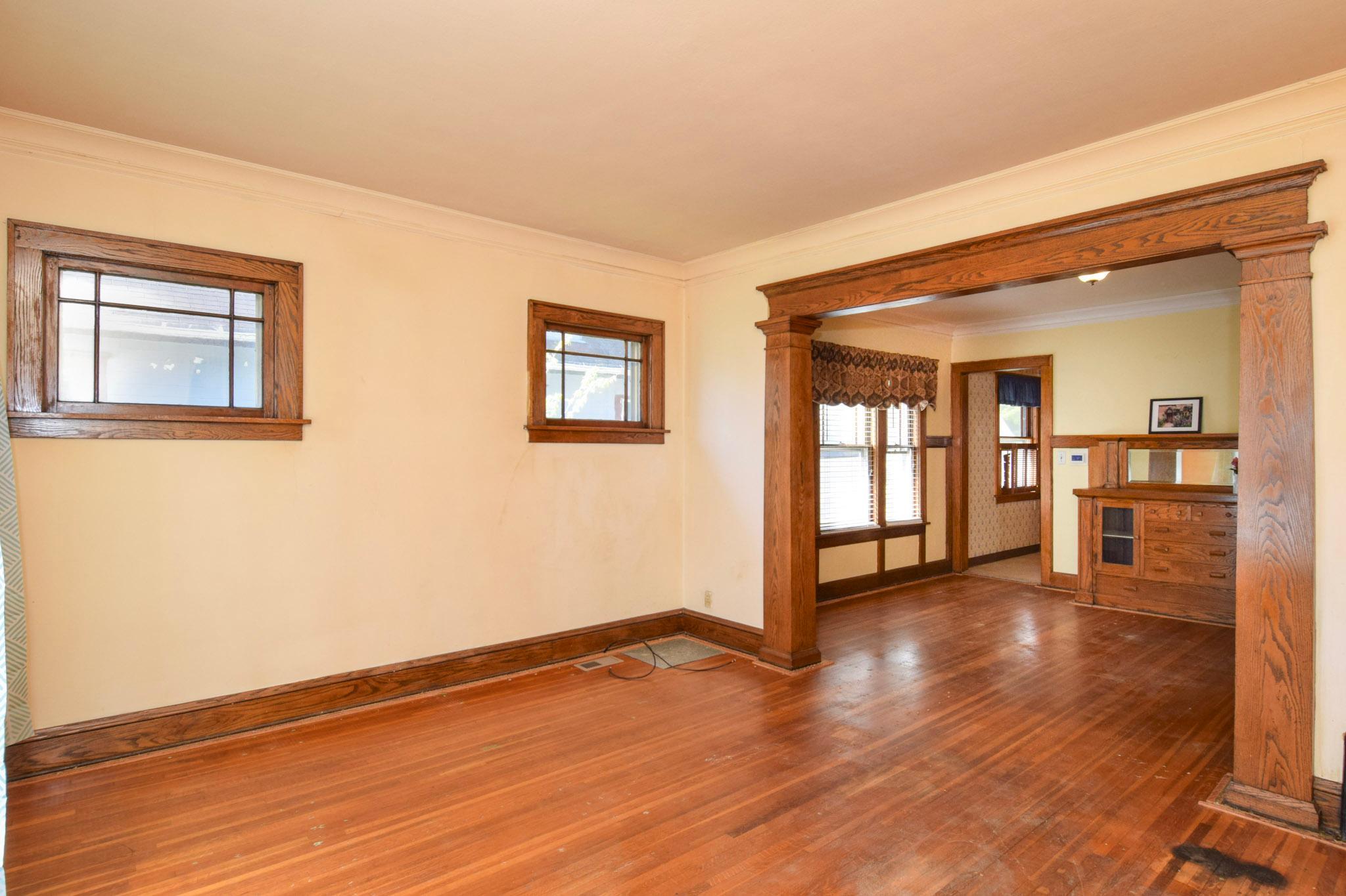 Looking to dining area-