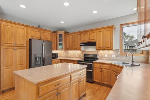 9595 Dunes Avenue, Cottage Grove, MN 55016