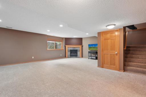 9595 Dunes Avenue, Cottage Grove, MN 55016
