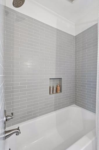 Full bath tub/shower with beautiful tile!