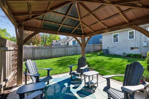 Lovely pergola to enjoy your time with friends and family!