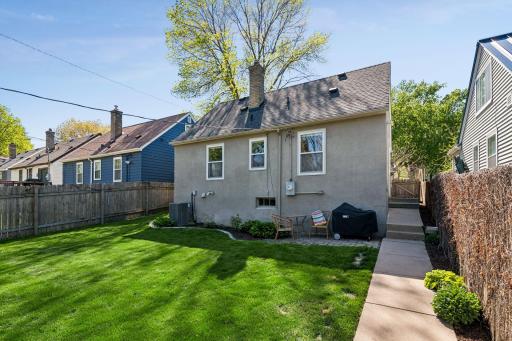 Area for grilling and enjoy a nice glass of wine before that steak dinner!