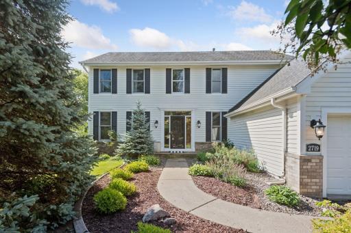Photo for 2719 Longacres Drive, Chanhassen, MN 55317 - listing #7065873 2719 Longacres Drive, Chanhassen, MN 55317