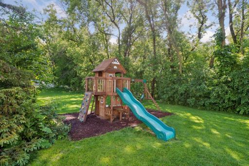 2719 Longacres Drive, Chanhassen, MN 55317