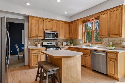 2719 Longacres Drive, Chanhassen, MN 55317