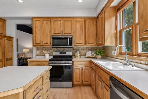 2719 Longacres Drive, Chanhassen, MN 55317