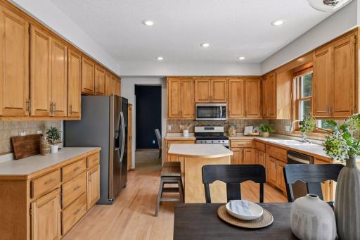 2719 Longacres Drive, Chanhassen, MN 55317