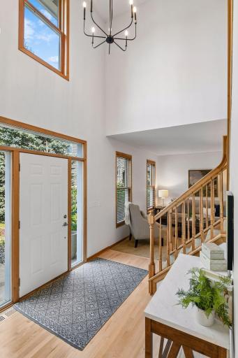 2719 Longacres Drive, Chanhassen, MN 55317