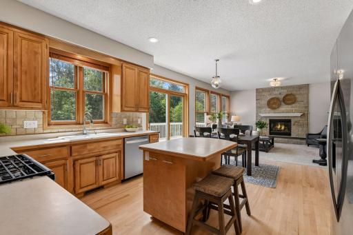 2719 Longacres Drive, Chanhassen, MN 55317