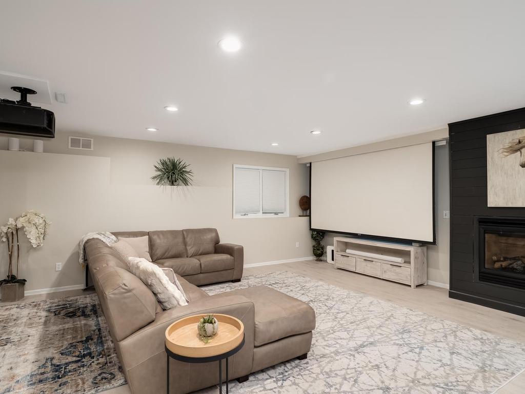 031-026-Family Room-1024x768.jpg