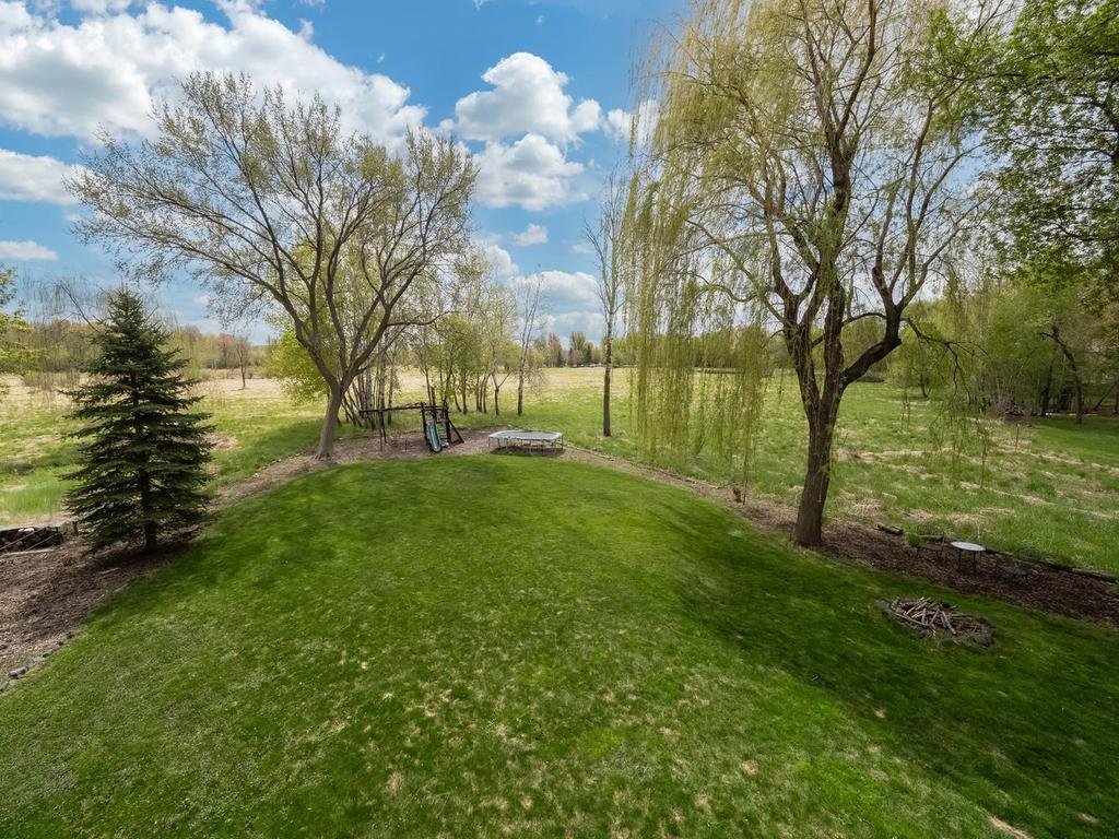 007-014-Back Yard-1024x768.jpg