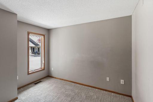 962 Stratford Lane W, Burnsville, MN 55337