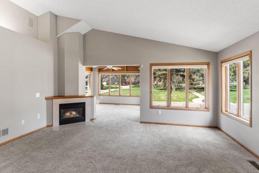 962 Stratford Lane W, Burnsville, MN 55337