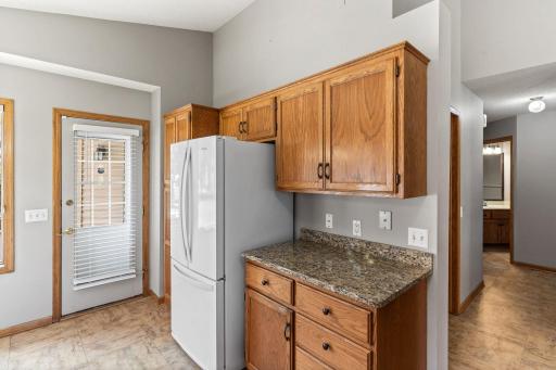 962 Stratford Lane W, Burnsville, MN 55337