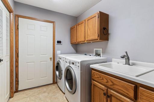962 Stratford Lane W, Burnsville, MN 55337