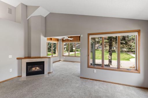 962 Stratford Lane W, Burnsville, MN 55337
