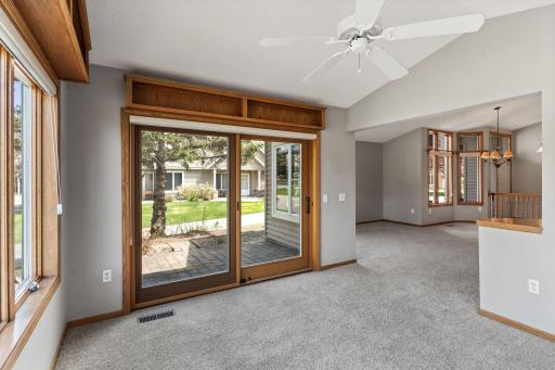 962 Stratford Lane W, Burnsville, MN 55337