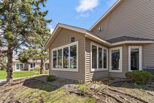 962 Stratford Lane W, Burnsville, MN 55337