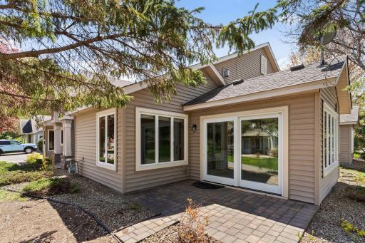 962 Stratford Lane W, Burnsville, MN 55337