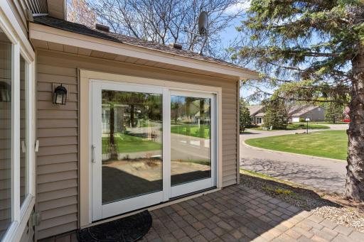 962 Stratford Lane W, Burnsville, MN 55337