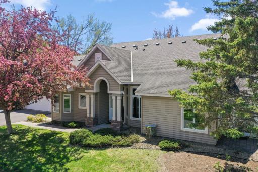 962 Stratford Lane W, Burnsville, MN 55337