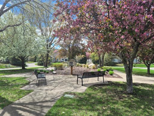 962 Stratford Lane W, Burnsville, MN 55337