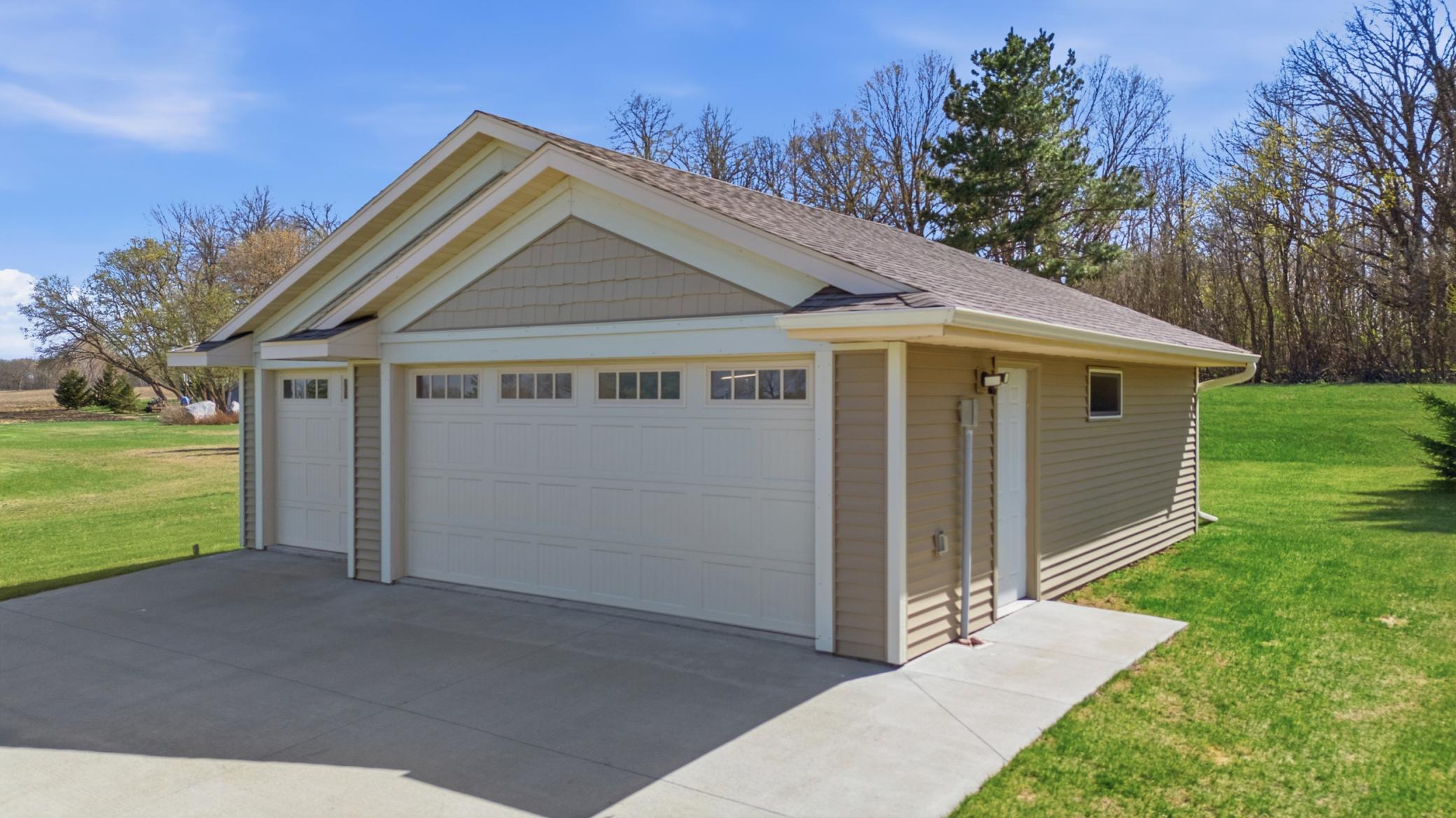 Detached Garage