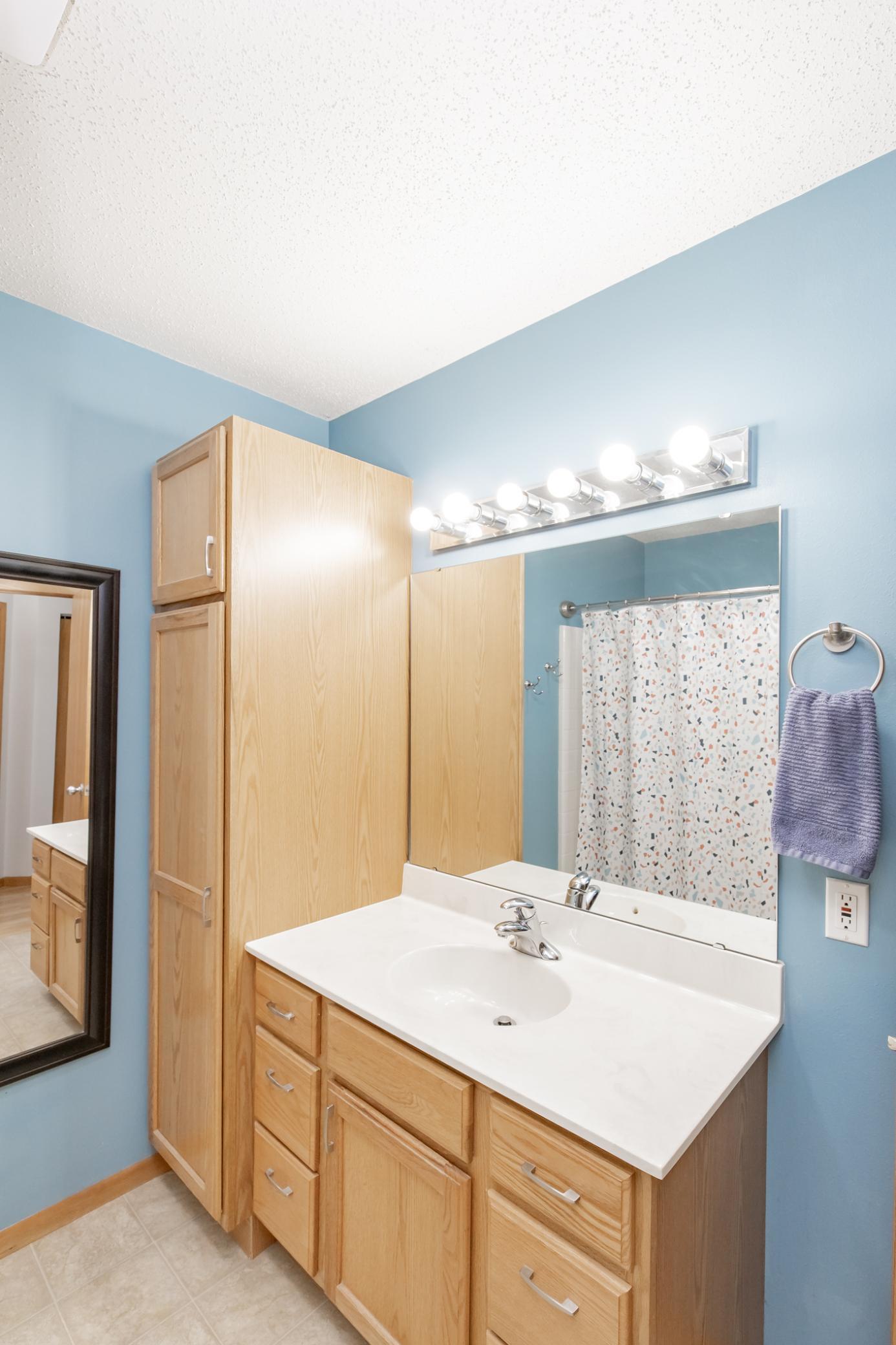 Primary Bath - Full - Hollywood