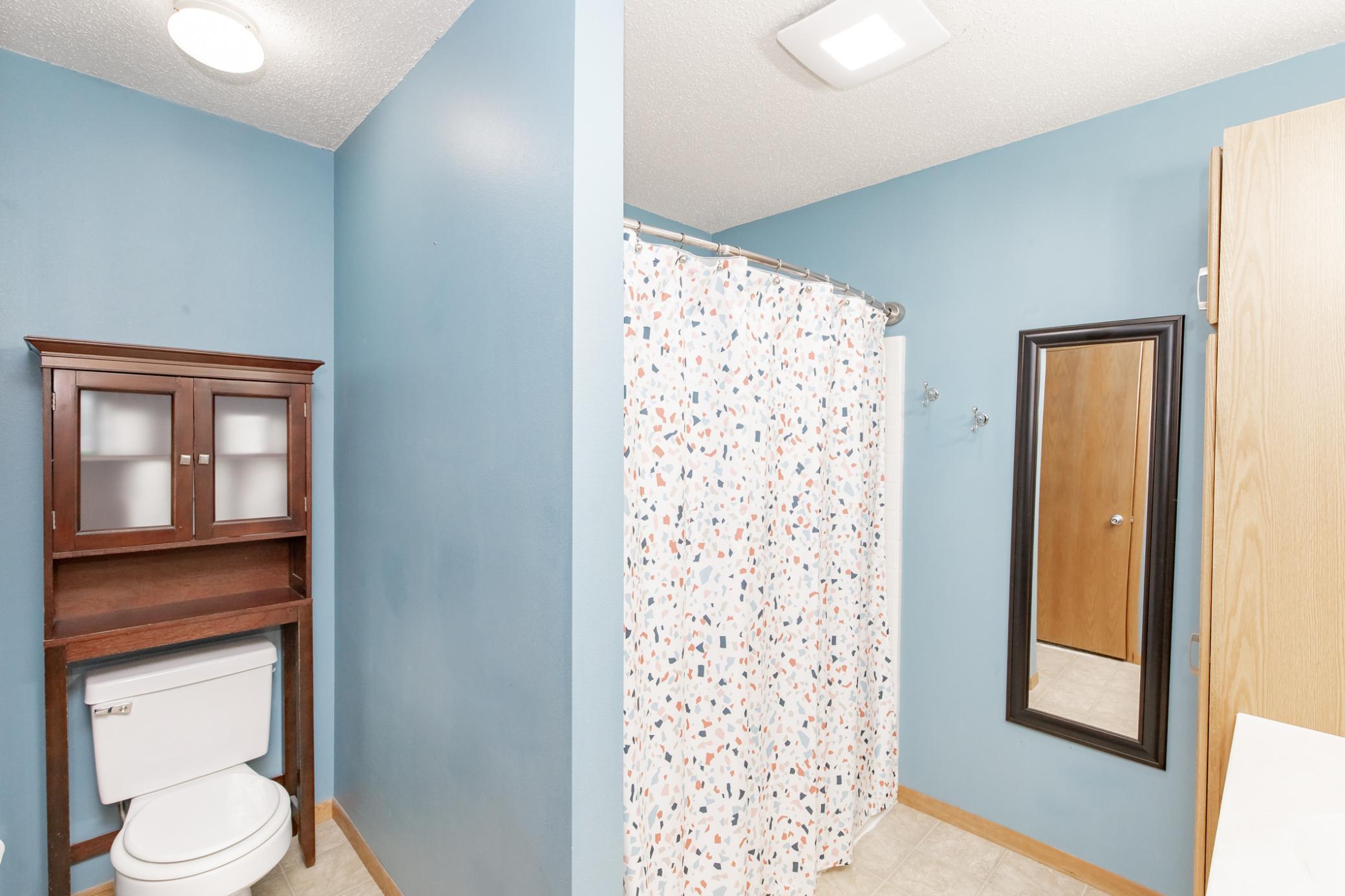 Primary Bath - Full - Hollywood