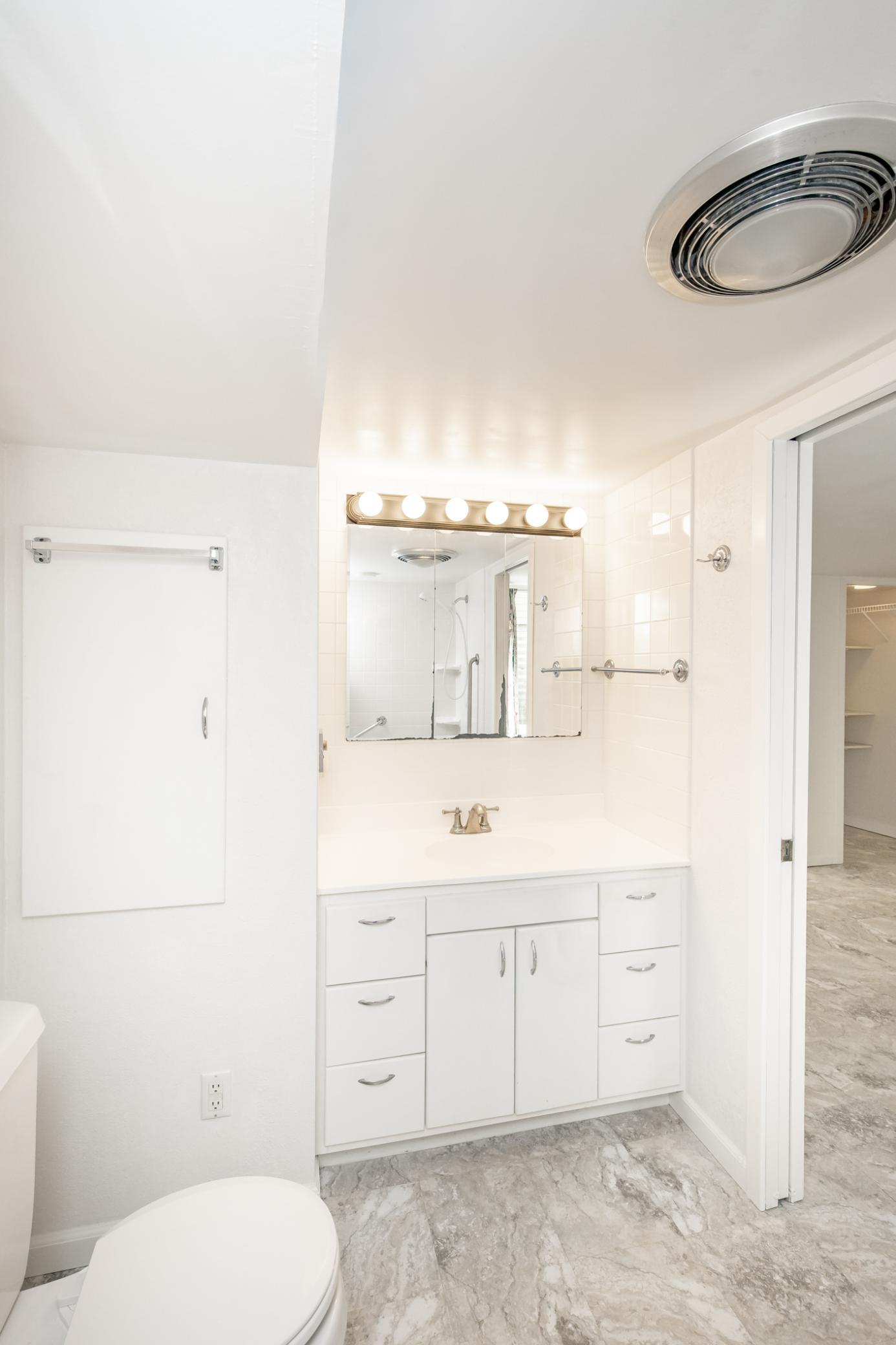 Bathroom 2 - Full - Private