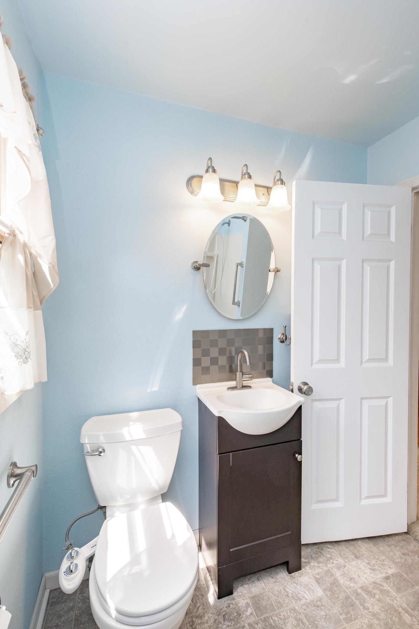 Bathroom 1 - Full