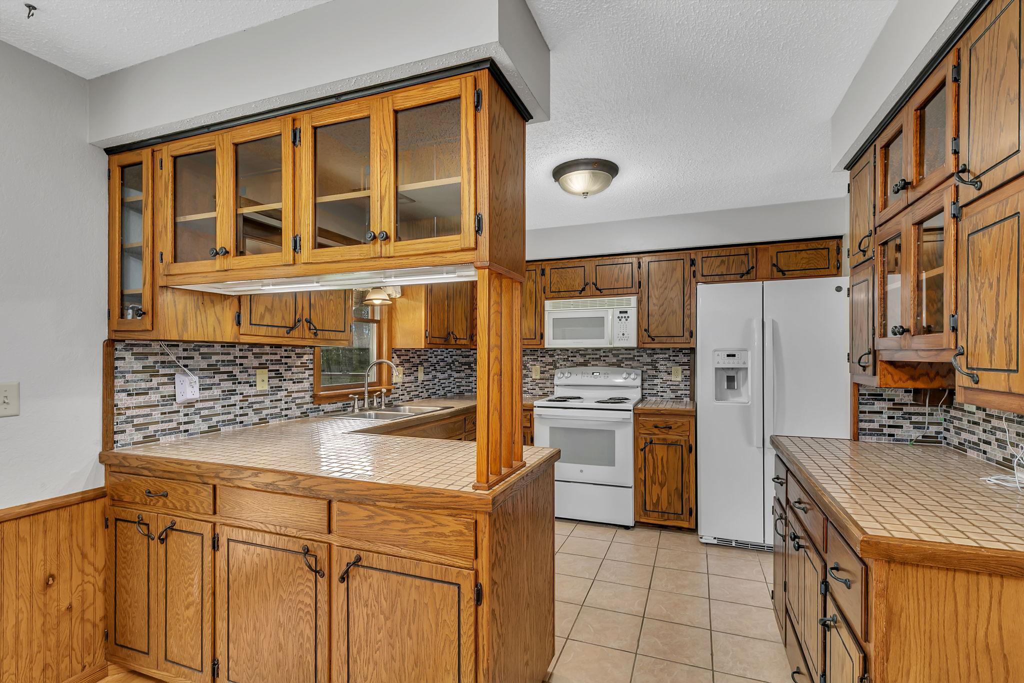 This kitchen is an entertainers dream! Spacious and bright, everything you need for meal prep. Look at all the storage!