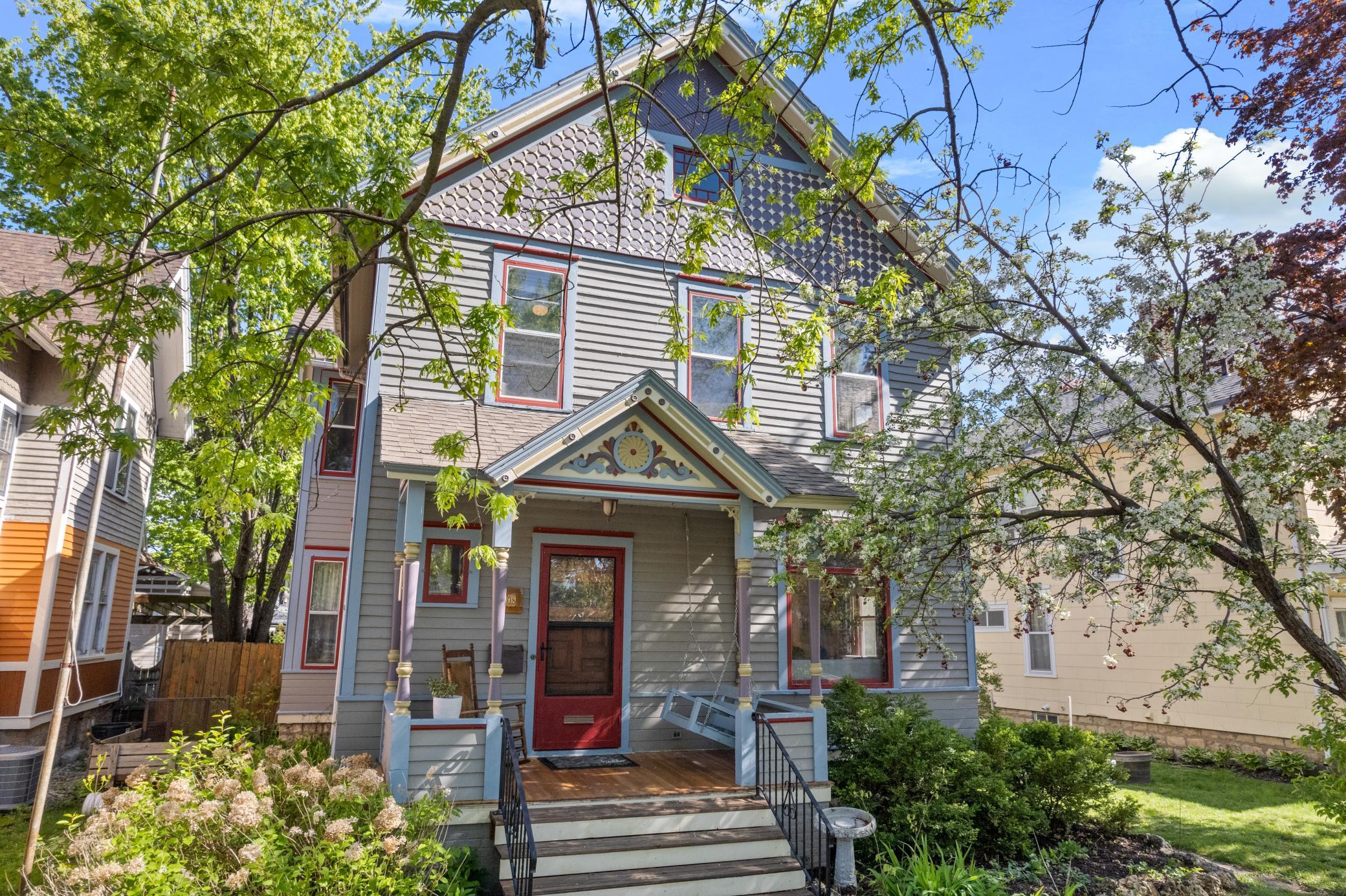 708 W 6th Street.