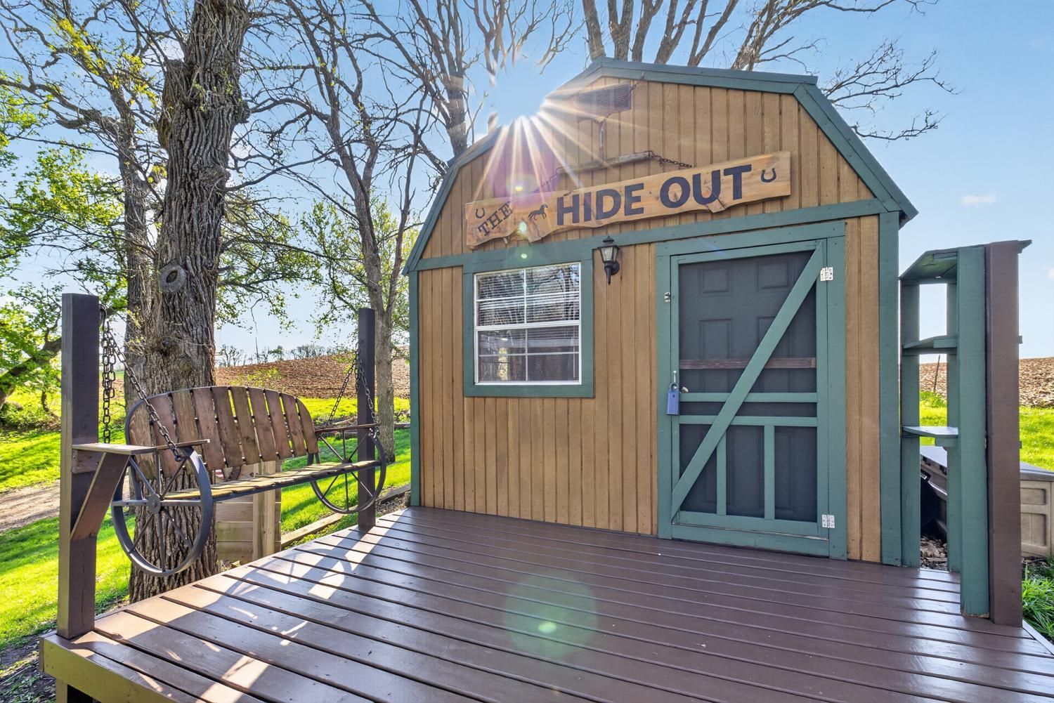 Main Cabin Entry/Deck