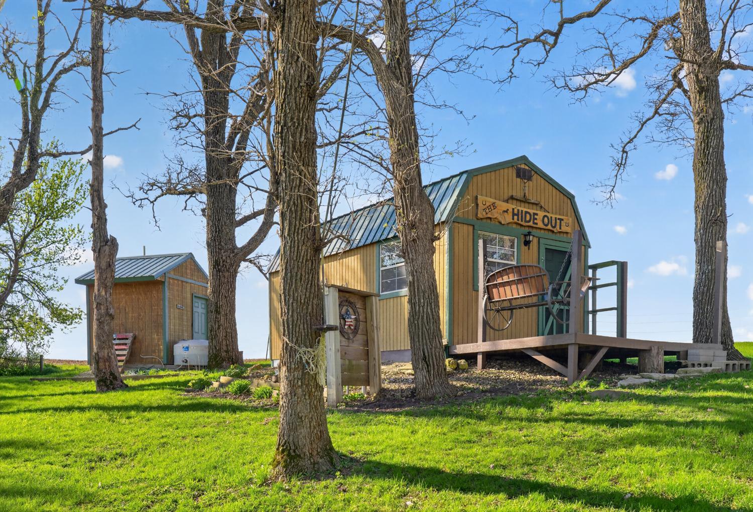 Main Cabin/Bathhouse