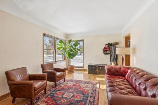 711 Grandview Avenue W, Saint Paul, MN 55113