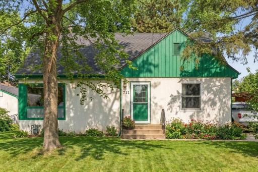 711 Grandview Avenue W, Saint Paul, MN 55113
