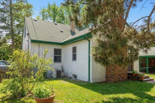 711 Grandview Avenue W, Saint Paul, MN 55113