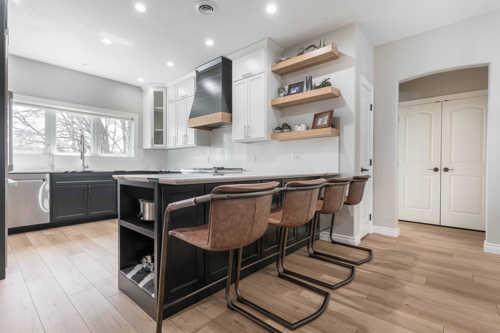 Breakfast Bar / Kitchen