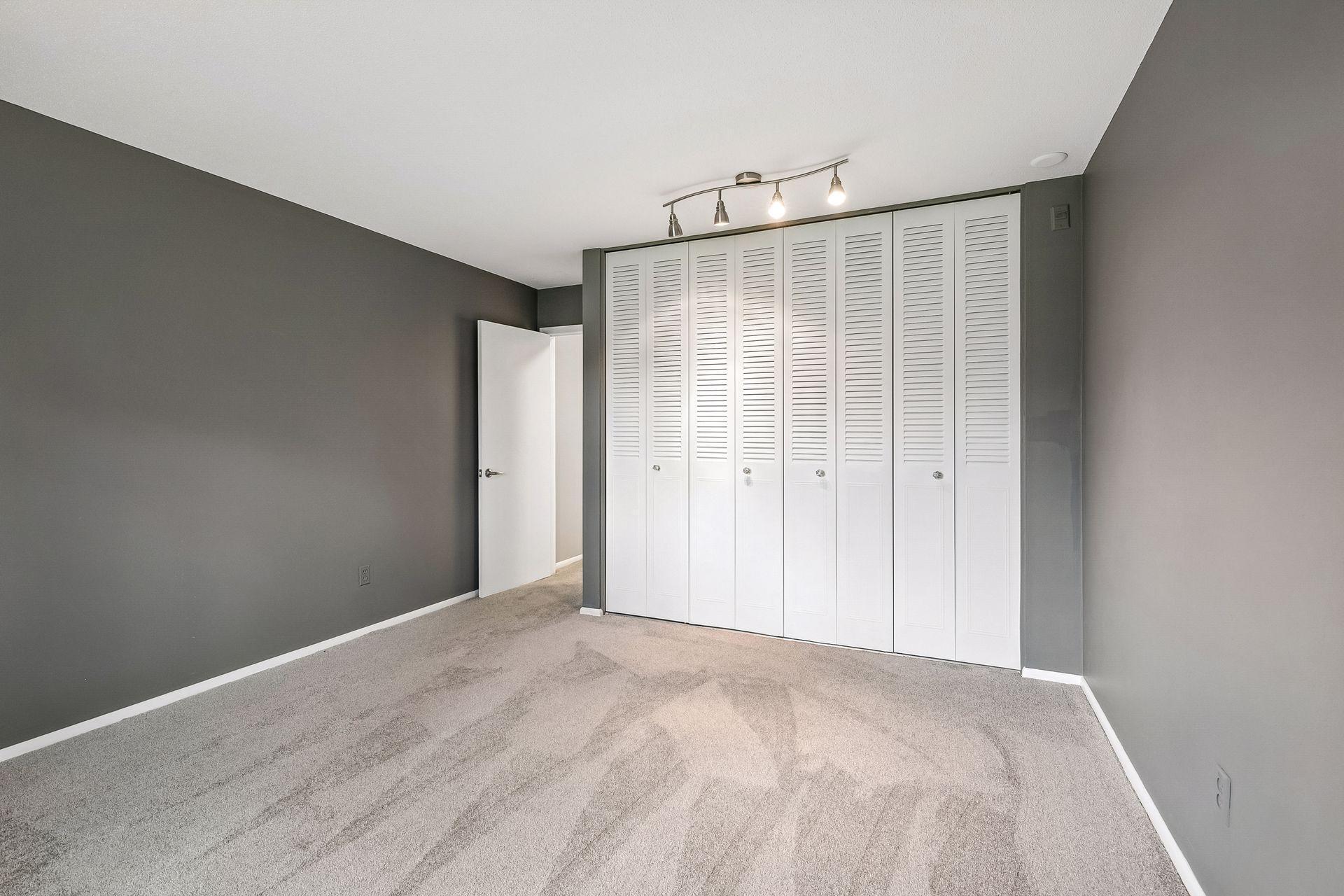 New Carpet throughout