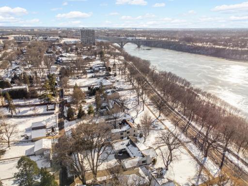 524 Mississippi River Boulevard S, Saint Paul, MN 55116