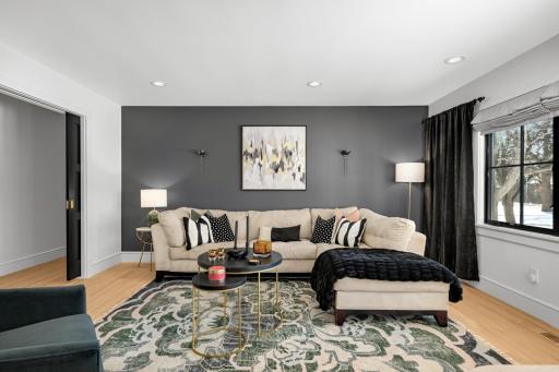 524 Mississippi River Boulevard S, Saint Paul, MN 55116