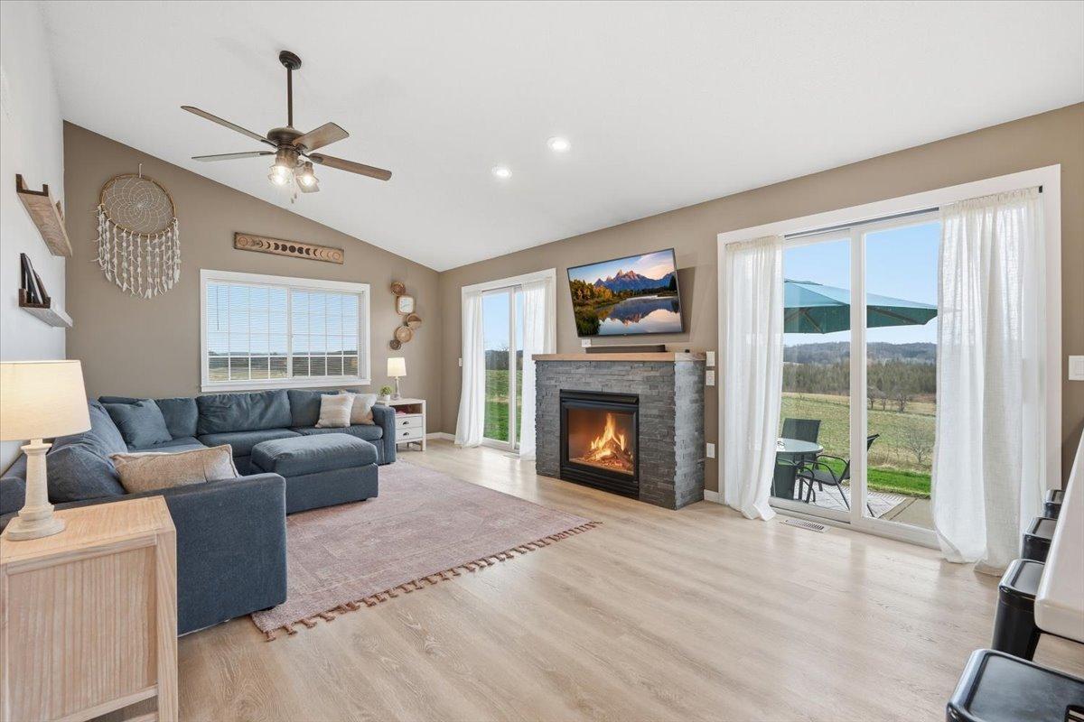 03-Living Room.jpg