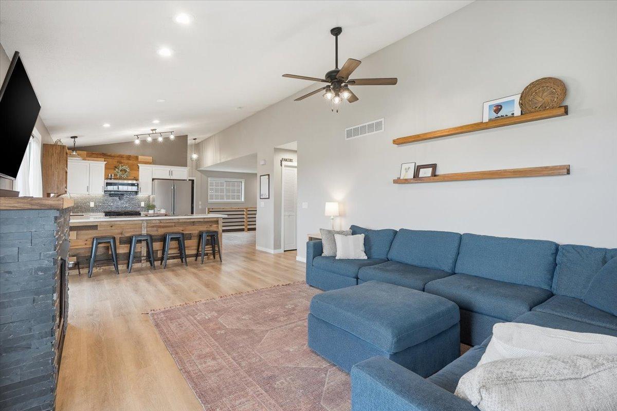 04-Living Room.jpg