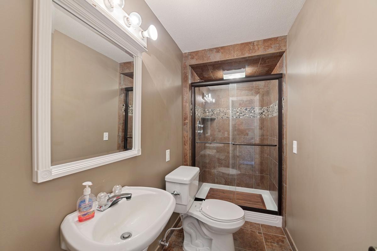 Lower level 3/4 bath