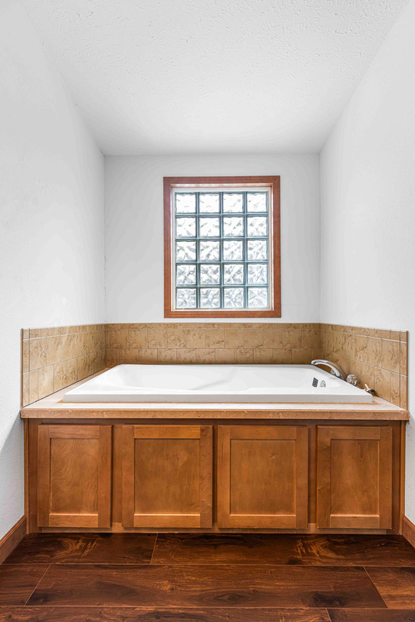137 Roosevelt St Cayuga-43.jpg